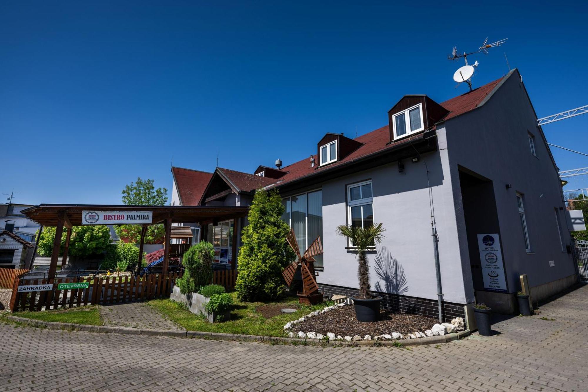 Hotel & Spa Centrum Palmira Uhersky Brod Exterior photo