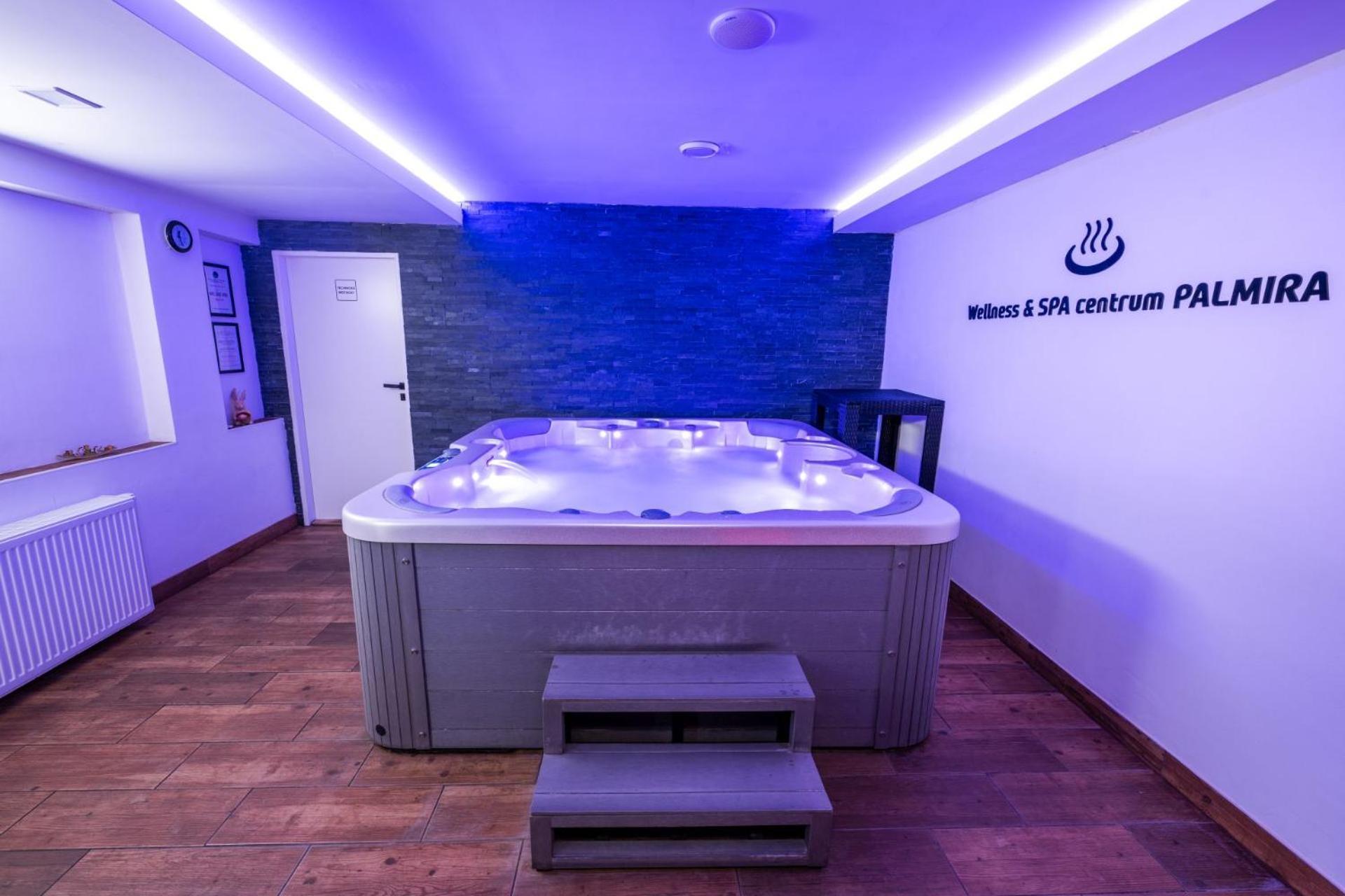 Hotel & Spa Centrum Palmira Uhersky Brod Exterior photo